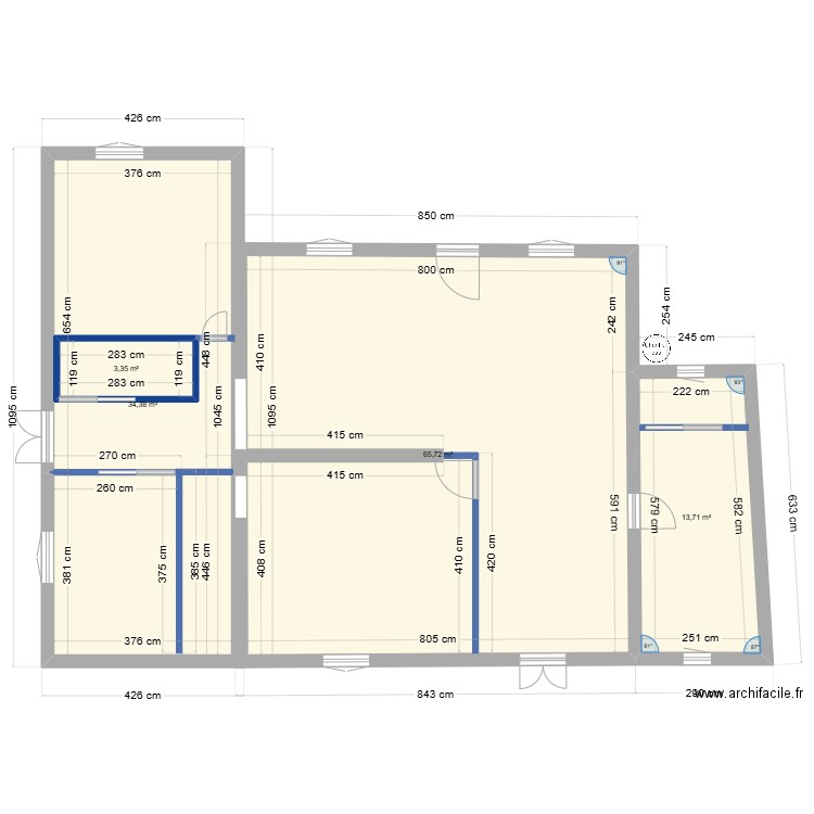 Premier plan . Plan de 4 pièces et 121 m2