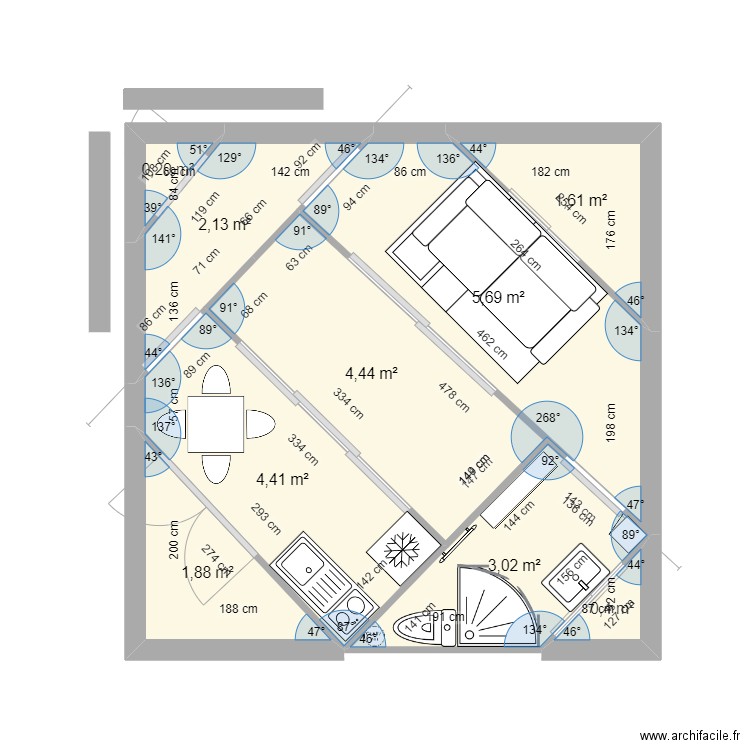 P21. Plan de 9 pièces et 24 m2