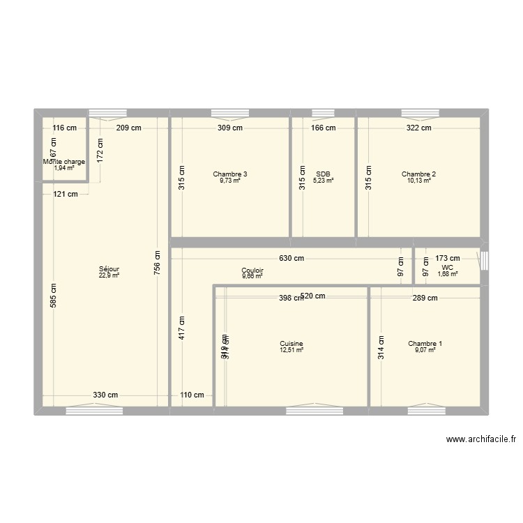 VARNIER R+1. Plan de 9 pièces et 83 m2