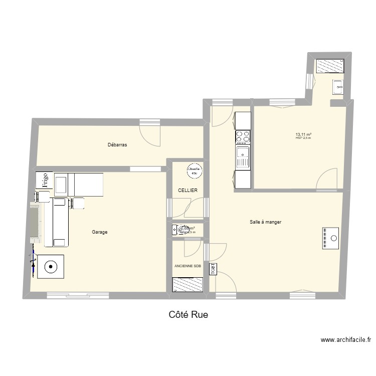 PEROT. Plan de 7 pièces et 77 m2