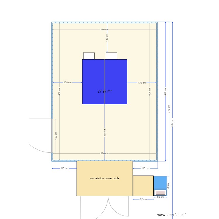 Power câble avec ancêtre. Plan de 1 pièce et 28 m2