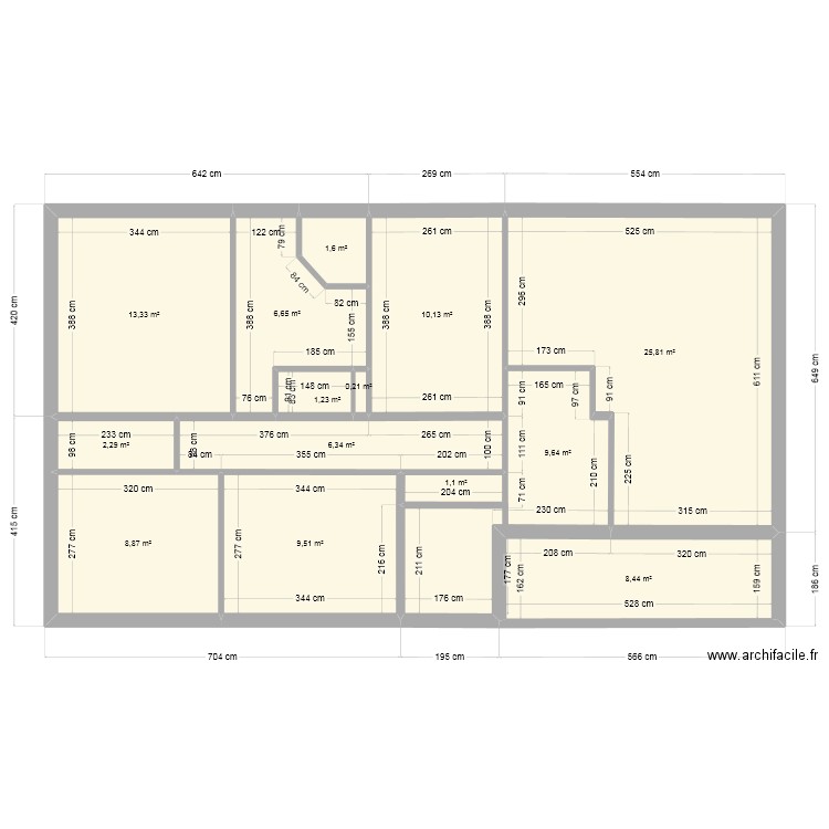 Maison. Plan de 14 pièces et 105 m2