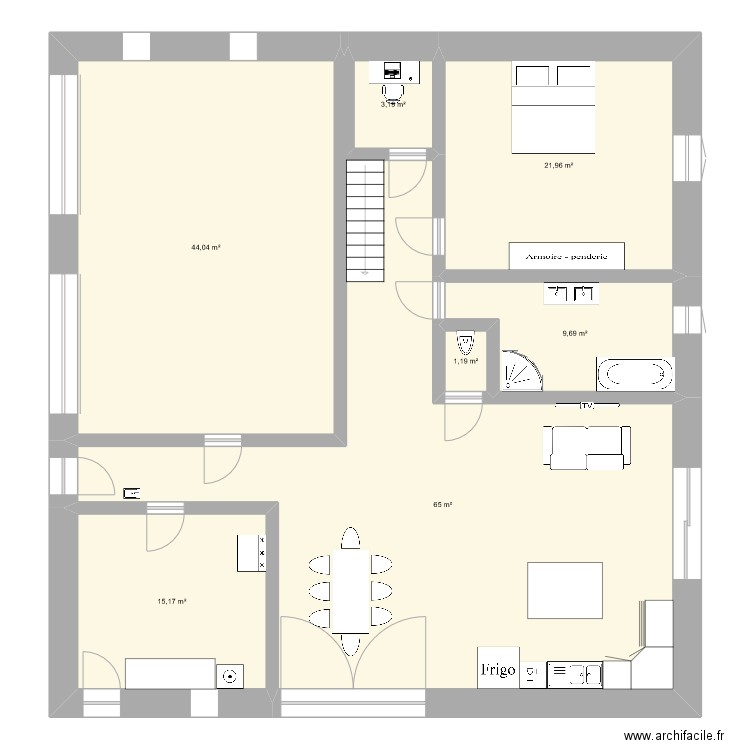 Rez de chaussé. Plan de 7 pièces et 160 m2