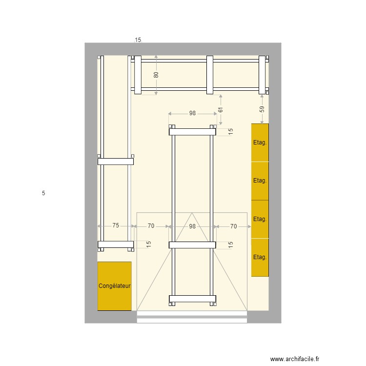 Petit garage avec étagères vue de dessus. Plan de 1 pièce et 18 m2