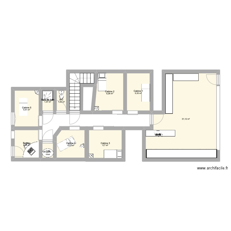 magasin. Plan de 10 pièces et 66 m2