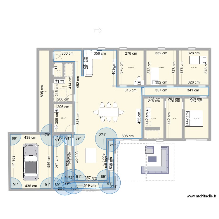 Maison. Plan de 13 pièces et 214 m2