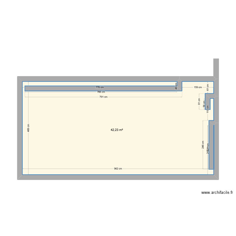 PLAN COUR. Plan de 1 pièce et 42 m2