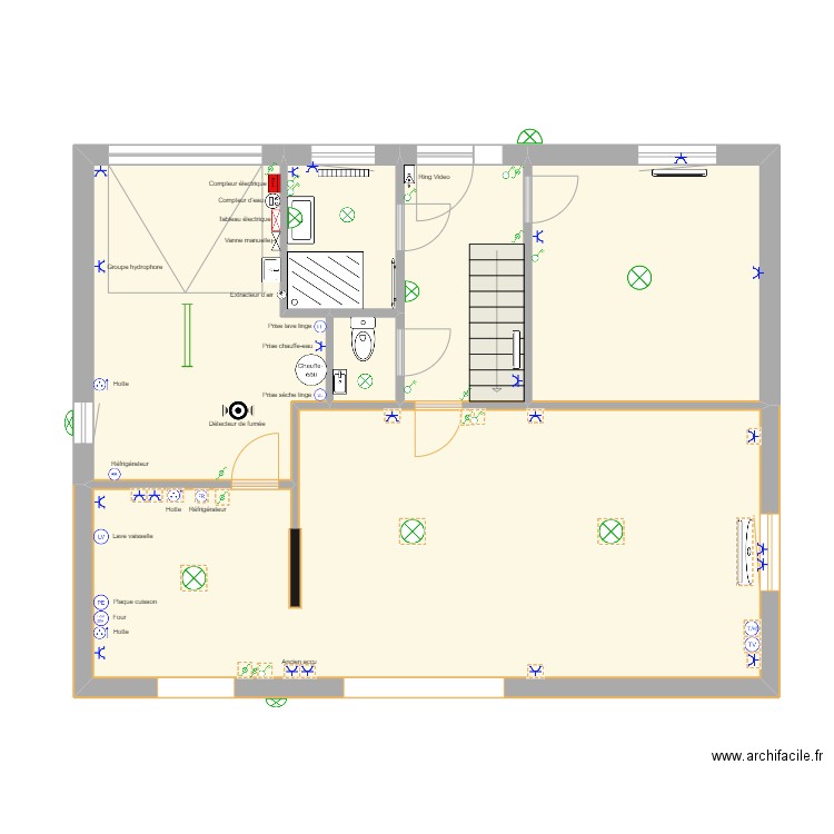 Rez-de-chaussée maison. Plan de 6 pièces et 80 m2