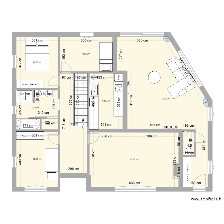 Maison initiale. Plan de 9 pièces et 130 m2