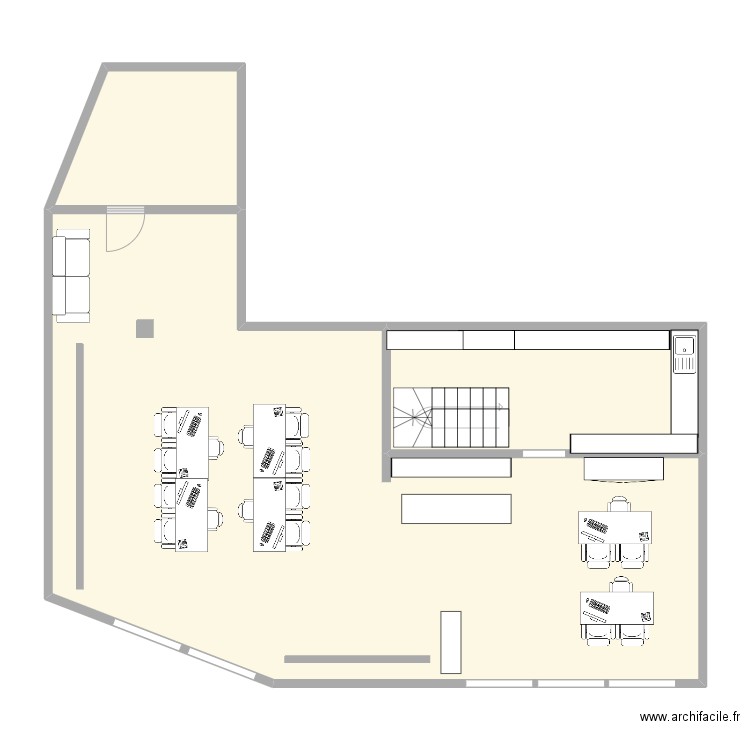 magasin. Plan de 3 pièces et 112 m2