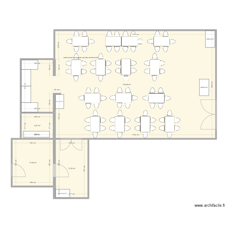 salle mariage. Plan de 4 pièces et 168 m2