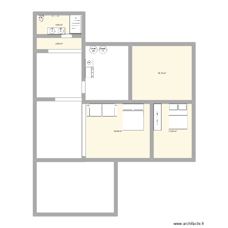 En bas. Plan de 5 pièces et 57 m2