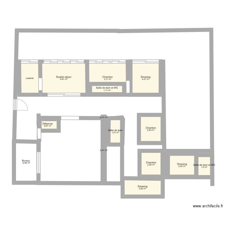 MAISON. Plan de 15 pièces et 39 m2