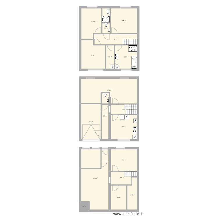 Maison à rénover. Plan de 18 pièces et 184 m2