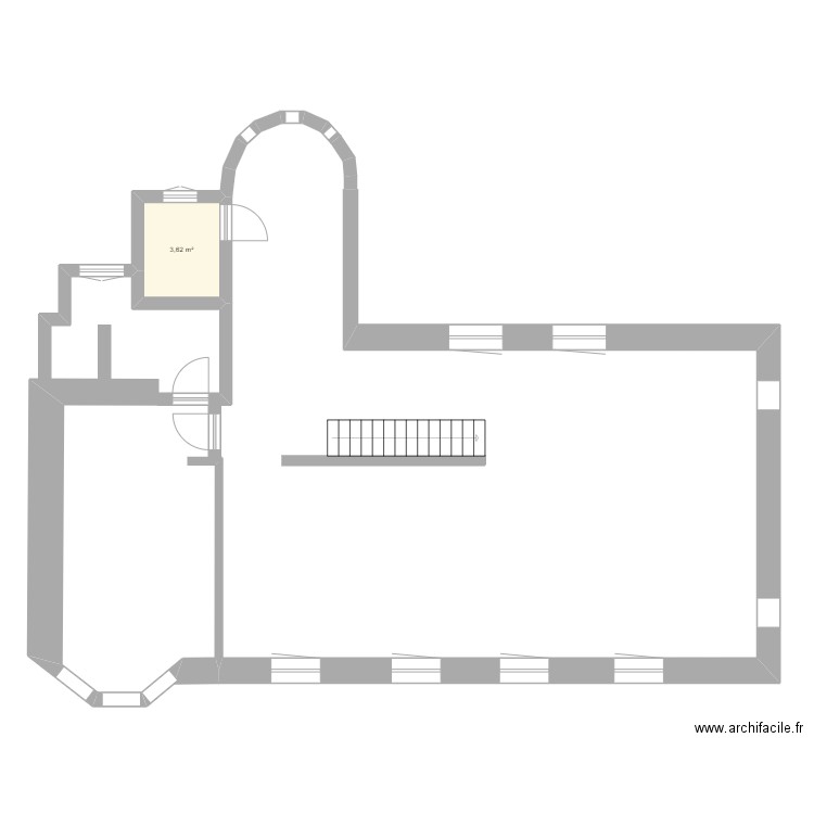 3 portes. Plan de 1 pièce et 4 m2