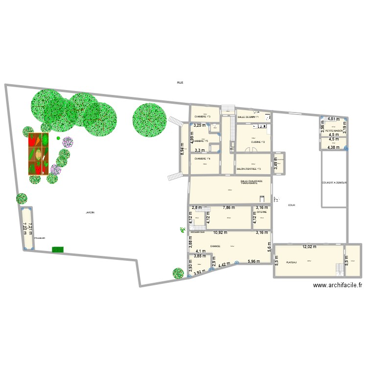 RDC billom pour jouer dans le jardin et atelier. Plan de 22 pièces et 476 m2