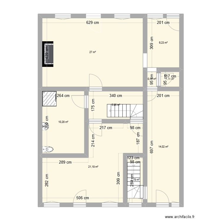 maison. Plan de 9 pièces et 89 m2