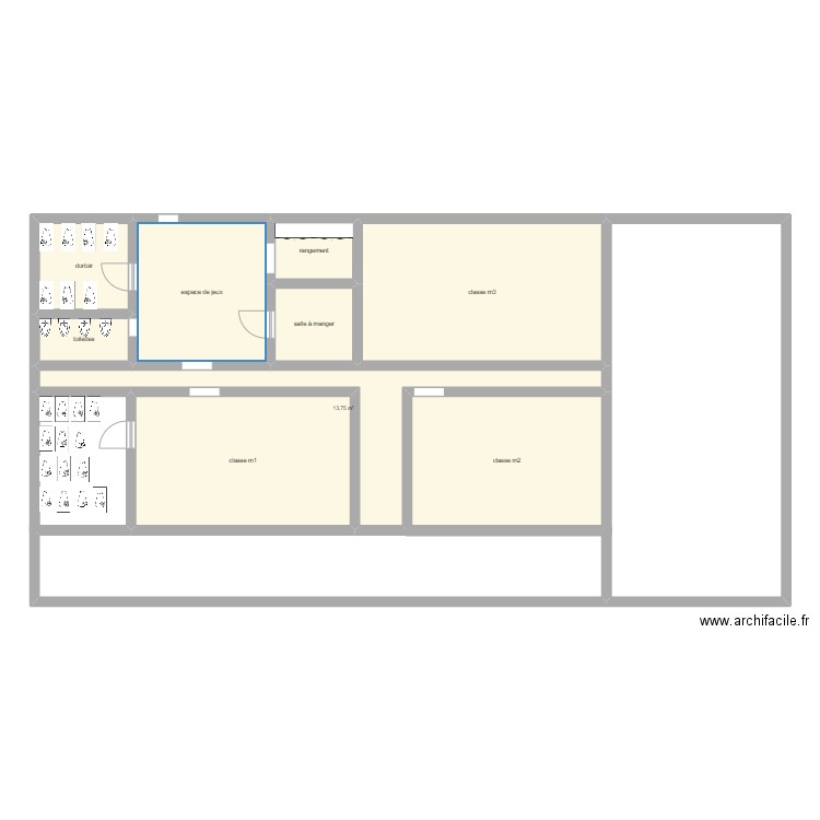 ecole. Plan de 9 pièces et 121 m2