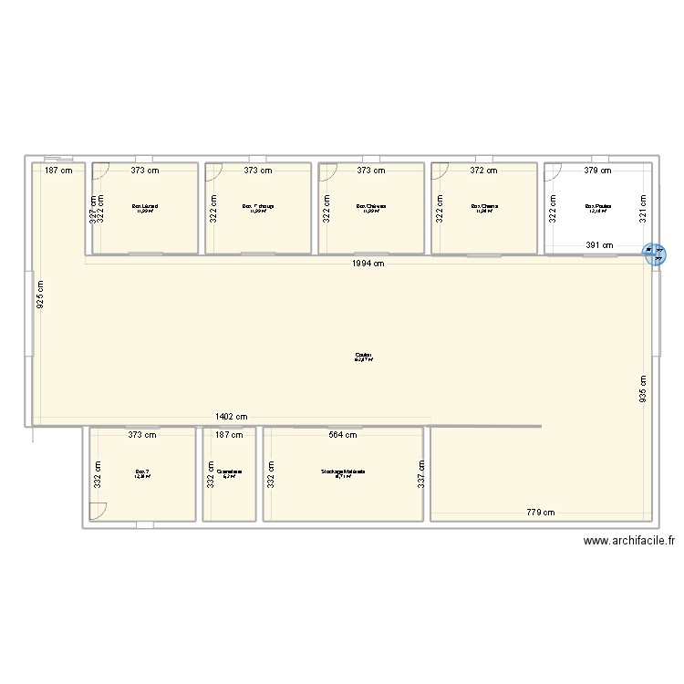 L'écurie. Plan de 9 pièces et 260 m2