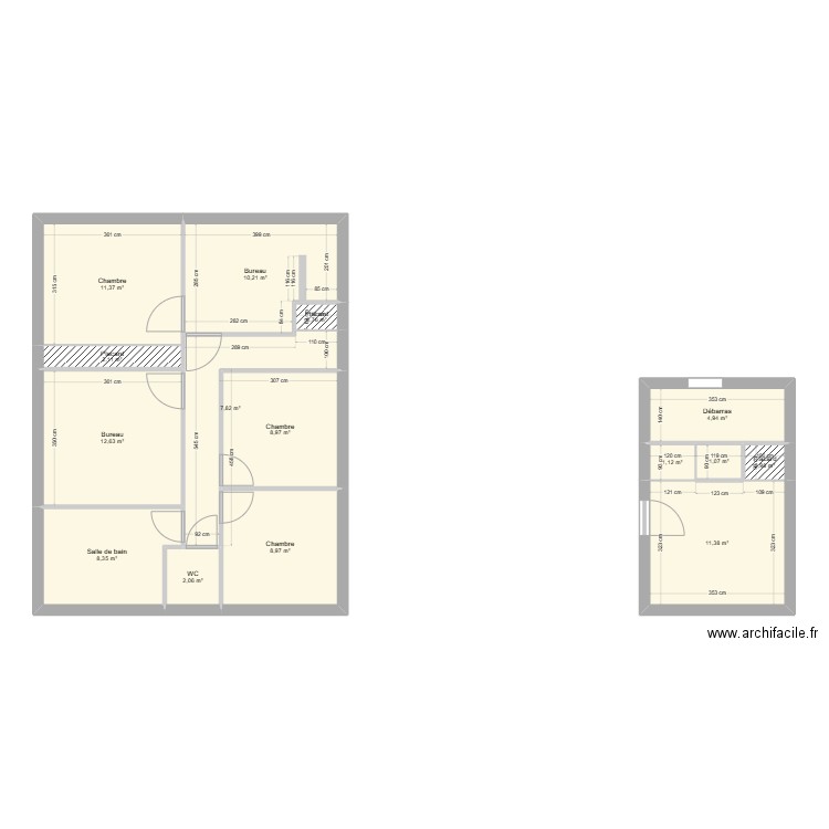 Maison. Plan de 15 pièces et 93 m2