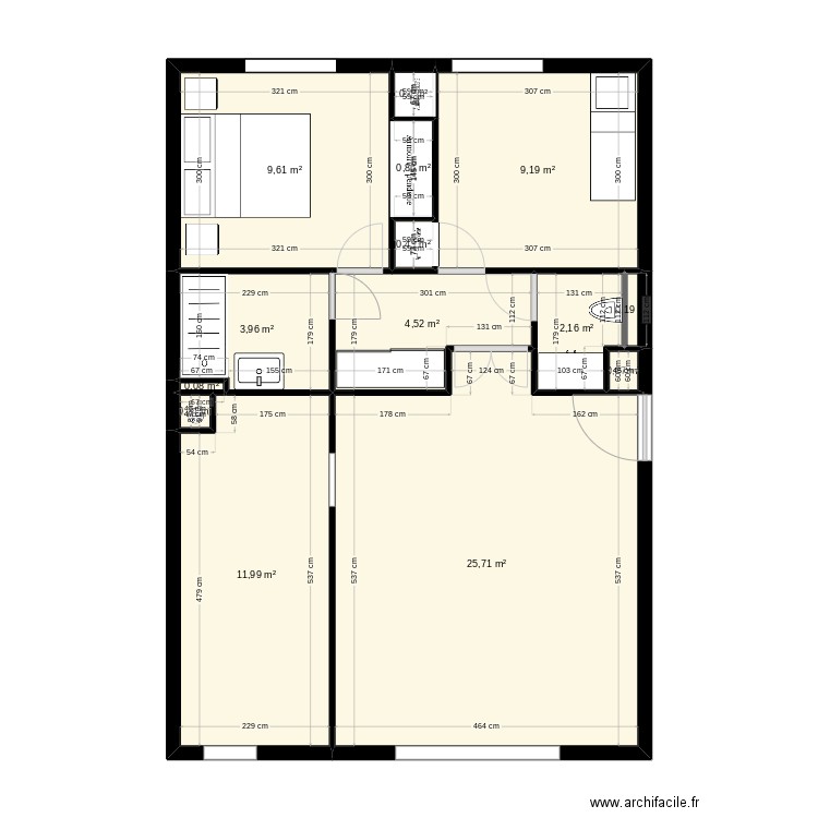 Appartement 72m². Plan de 14 pièces et 70 m2