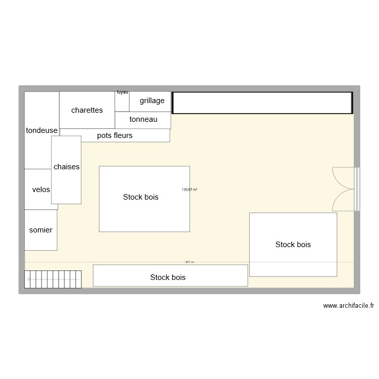 grange. Plan de 5 pièces et 314 m2