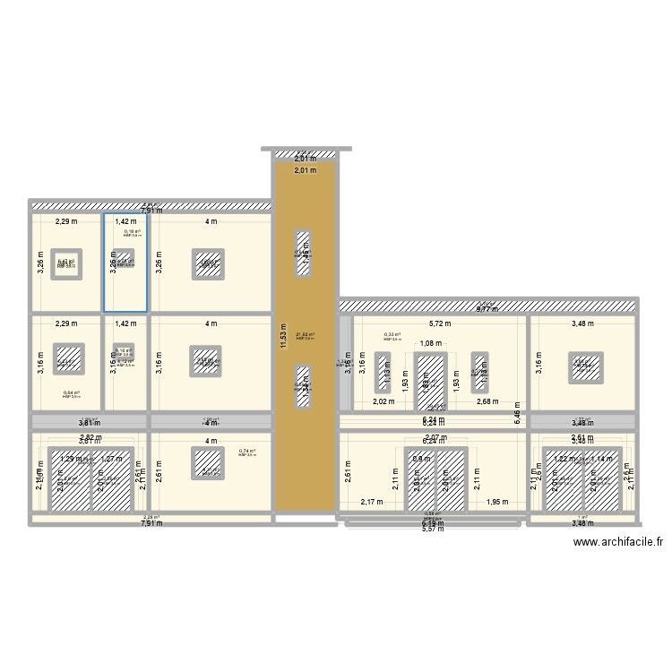 facade. Plan de 42 pièces et 172 m2